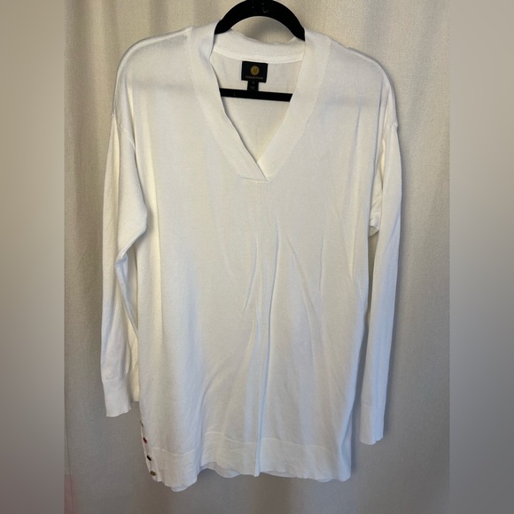 JM Collection Womens White Top VNeck Side Gold Buttons Casual Outdoor Classic - Picture 1 of 15